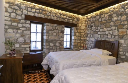 Berat Hotel | ODA TOMORI