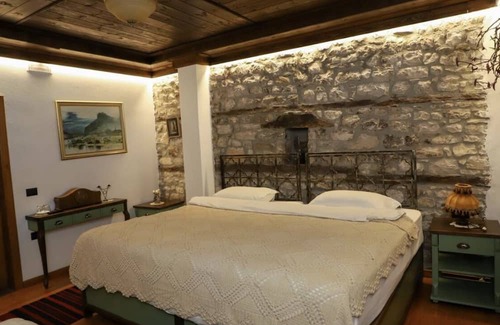 Berat Hotel | ODA TOMORI