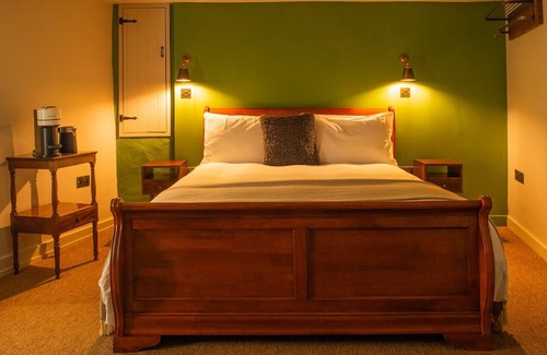 West Compton Bed & Breakfast | fox and hounds inn