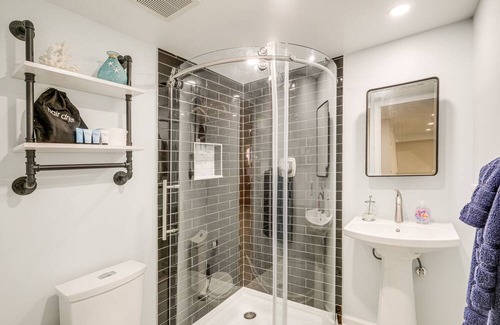 Seminary Hill House | Pet-Friendly Alexandria Escape w/ Yard: 8 Mi to DC