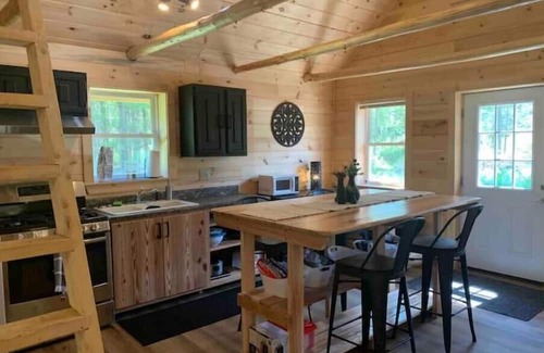 Palmyra Cabin | Simple cabin with ample parking