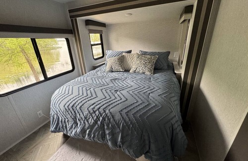 Alba RV Rental | Family and Pet-Friendly Camper Steps Away from Lake Fork!
