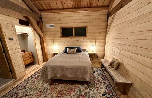 Coarsegold House | Modern Barn Retreat near Yosemite on a working cattle ranch. Pet Friendly.