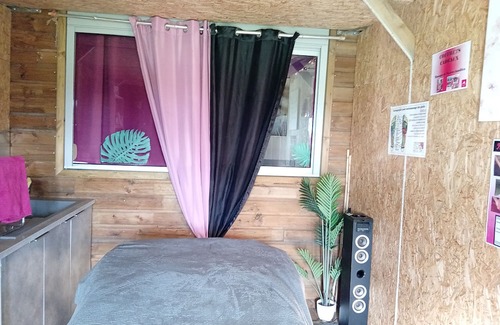 Montpouillan House | Holiday Home 'Le Refuge Zen Et Bien-être Bulle' with Private Pool, Private Terrace and Wi-Fi