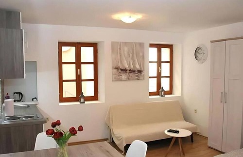 Grad Apartment | Sunny Rooms and Suites 300 m From Sibenik Town Hall