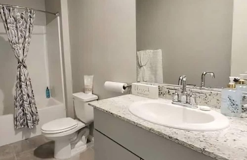 Henderson House | Warm and Cozy Home in Henderson