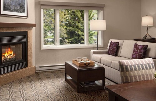 Highland Meadows Resort | Thanksgiving Weekend Getaway at Marriott's Streamside Birch Resort in Vail CO