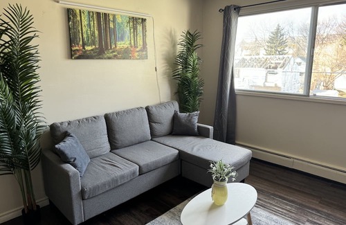 Whyte ave Apartment | Perfect Home on Whyte Ave