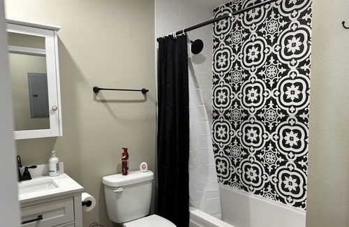 Greenwood House | Charming 50's Cottage on Main St.