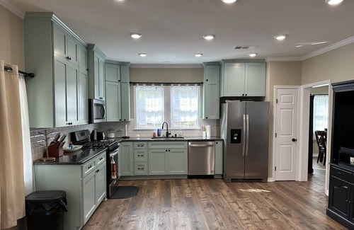 Greenwood House | Charming 50's Cottage on Main St.