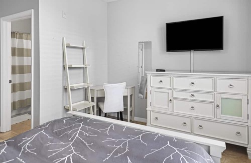 University Heights Condo | Luxury 3 BR Condo next to Shands/ UF/ Sorority Row