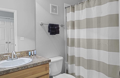 University Heights Condo | Luxury 3 BR Condo next to Shands/ UF/ Sorority Row