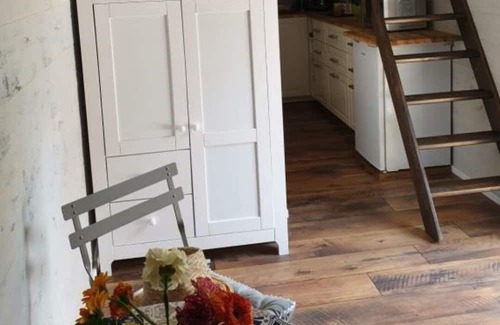 Bad Sulza House | Holiday Home 'Tinyhaus Wolkenlos' with Shared Terrace, Wi-Fi and Air Conditioning