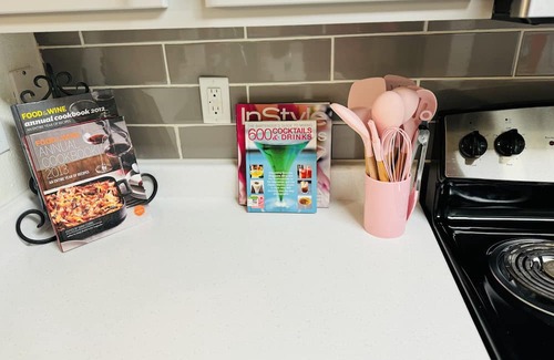 Paradise Apartment | GNO House/9 mins to Strip/Complementary Champagne