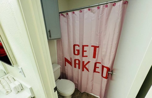 Paradise Apartment | GNO House/9 mins to Strip/Complementary Champagne