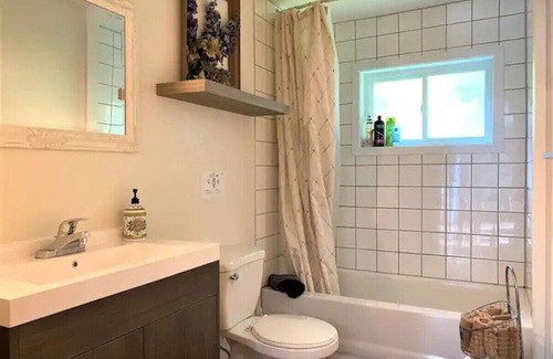 Sainte-Lucie-des-Laurentides Ski Chalet | Le Alesund, Spa Privé + Plage Avec Embarcations