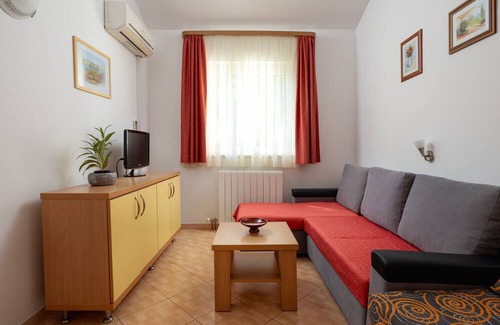 Podstrana Apartment | Close to the beach, Free parking, Air-conditioned, Next to 5-star hotel.