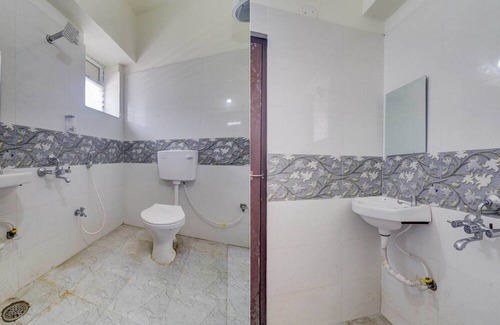Manikonda Hotel | Super Collection O Gachibowli
