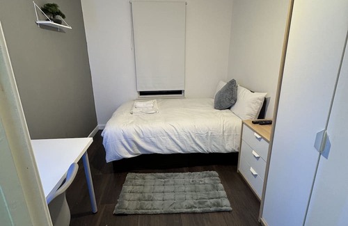 Coventry House | Ensuite room west midlands