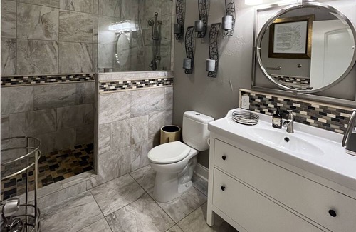 Marble Falls Apartment | Lonely Oak Guesthouse! Room 2