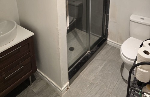 York Regional Municipality Apartment | King Size Bed , Minutes away from everything!
