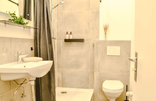 Ostviertel Apartment | Milpau: Studio Nespresso Netflix Terrasse