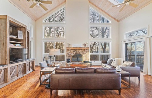 Nellysford House | Whispering Elm with Wintergreen Advantage