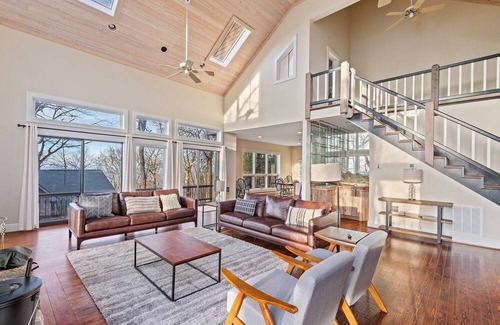 Nellysford House | Whispering Elm with Wintergreen Advantage