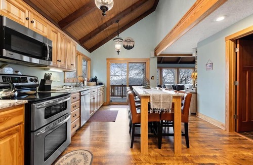 Treeloft House | Bear Necessities with Wintergreen Advantage