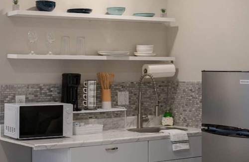 Azalea Park House | Private Studio near parks & DNTN