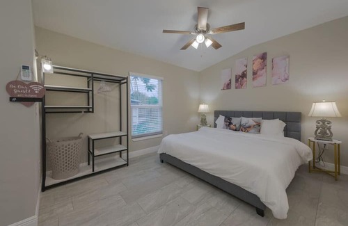 Azalea Park House | Private Studio near parks & DNTN