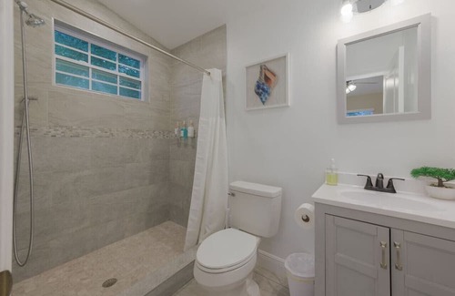 Azalea Park House | Private Studio near parks & DNTN