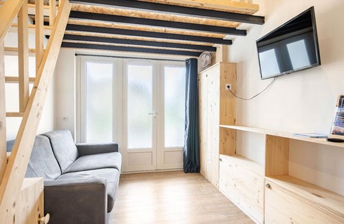 Villeneuve-sur-Lot Villa | Villa 'Des Palmiers' with Private Terrace, Wi-Fi and Air Conditioning