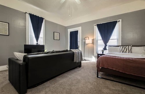 Shelby Park House | Classic 3BR home in Shelby Park by CozySuites