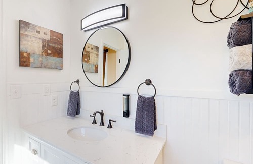 Converse House | Renovated Upcountry home with sun room, fireplace, & central AC - dog-friendly