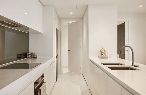 Mermaid Waters Apartment | Luxury Living at The Lanes