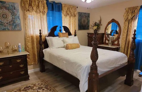 Garden City House | 93) Entire 4 bedroom home with fenced yard!