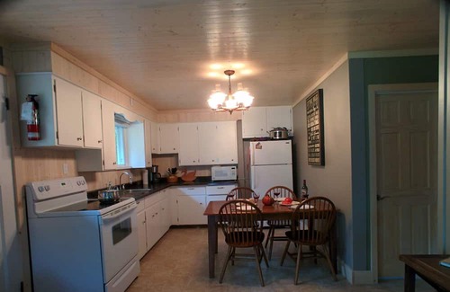 Port Albert Cottage | Lake Street Cottage in Port Albert is ideal for a quiet, relaxing vacation.