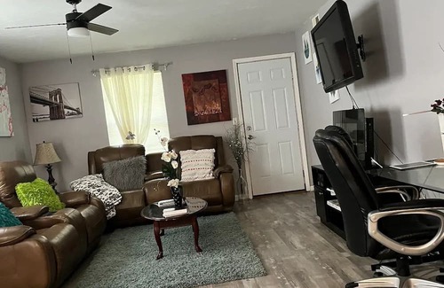Griffin Heights Apartment | Exciting 2 B/1 b near FSU /FAMU.