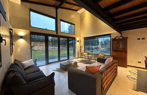 San Carlos de Bariloche Ski Chalet | MODERNA CASA DE MONTAÑA EN BARRIO RESIDENCIAL MUY CERCA DEL CENTRO DE LA CIUIDAD