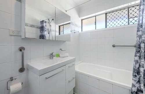 Booragoon Villa | Layman Park Villa *Garden City*2BR