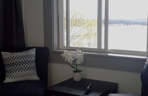 Silverdale Apartment | Charming Waterfront Apartment: Your Home Awaits