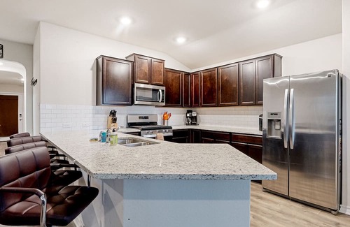 Medina Valley House | Dog-friendly single-level retreat with pool access, large yard, washer/dryer, AC