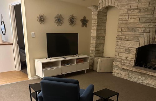 East Haven  Rutland County Apartment | Stylish Apartment with Fireplace