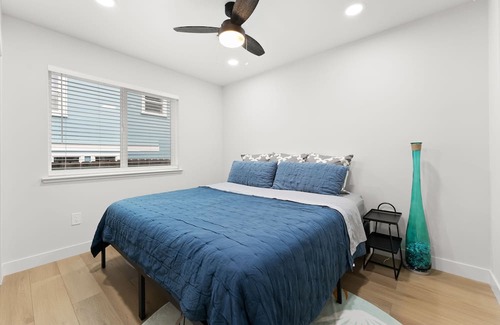 North Oak Park House | Newly Built 2bd/1ba house w/ King Sz Bed