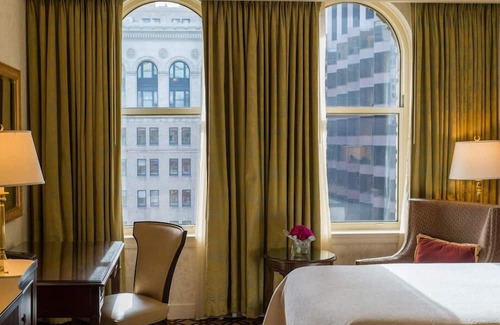 Financial District House | King Room at a 4.5⭐️ Hotel