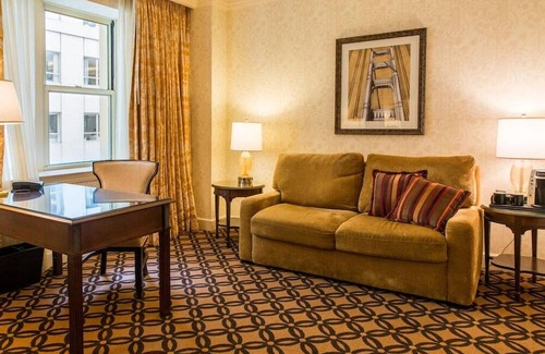 Financial District House | 1-Bedroom Suite at a 4.5⭐️ Hotel