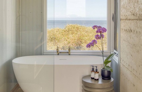 D'estrees Bay House | From this cosy accommodation there’s a sense of unblinkered exploration.