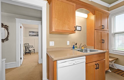 Superior House | Bluebird Cottage - Your Duluth/Superior Retreat