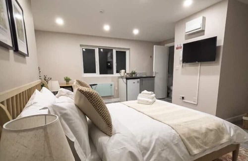 Roxeth Apartment | Private double bedroom with bathroom and amenities